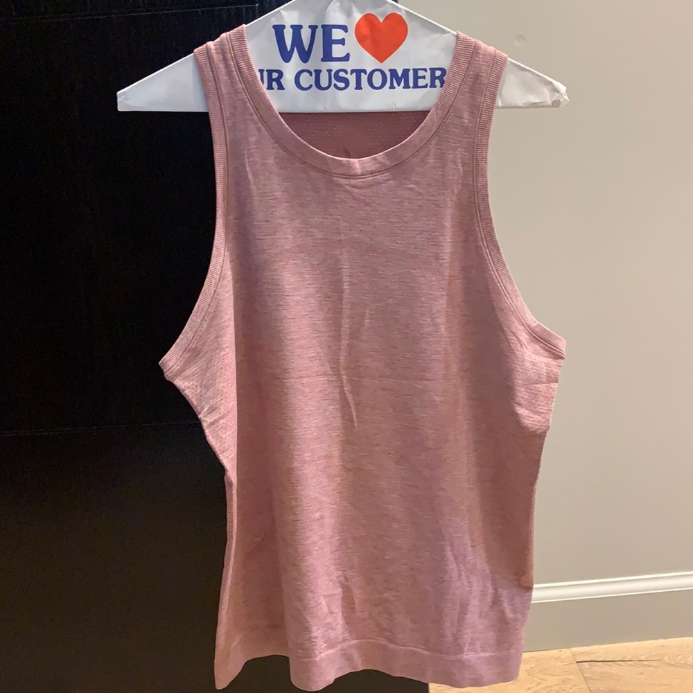 Lululemon muscle Tee Like New! size 6-tags removed